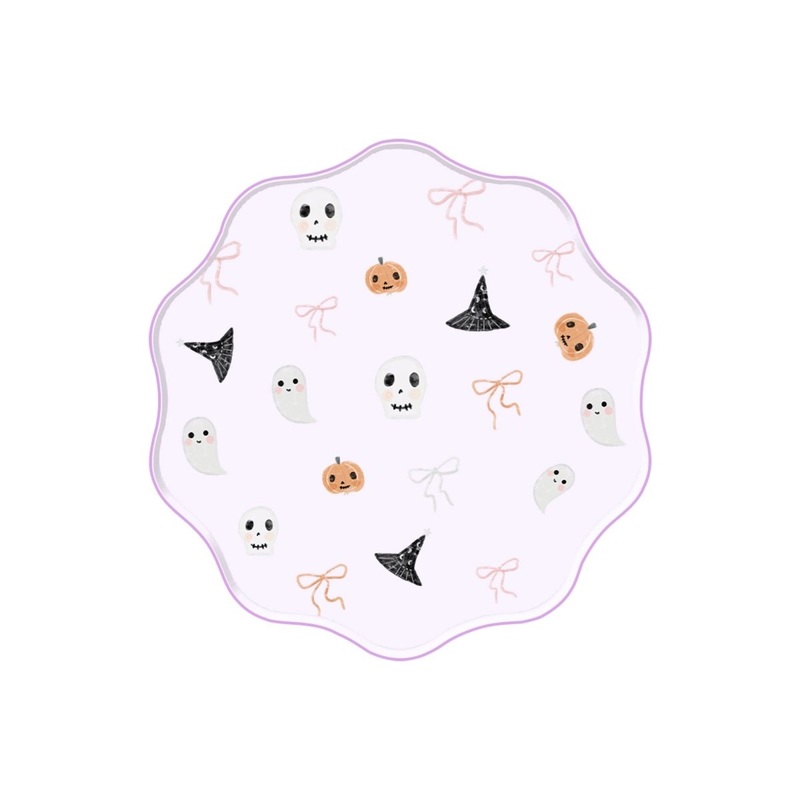 Frightfully Adorable Large Scalloped Lunch Paper Plates, 8 Inches, 8 Count