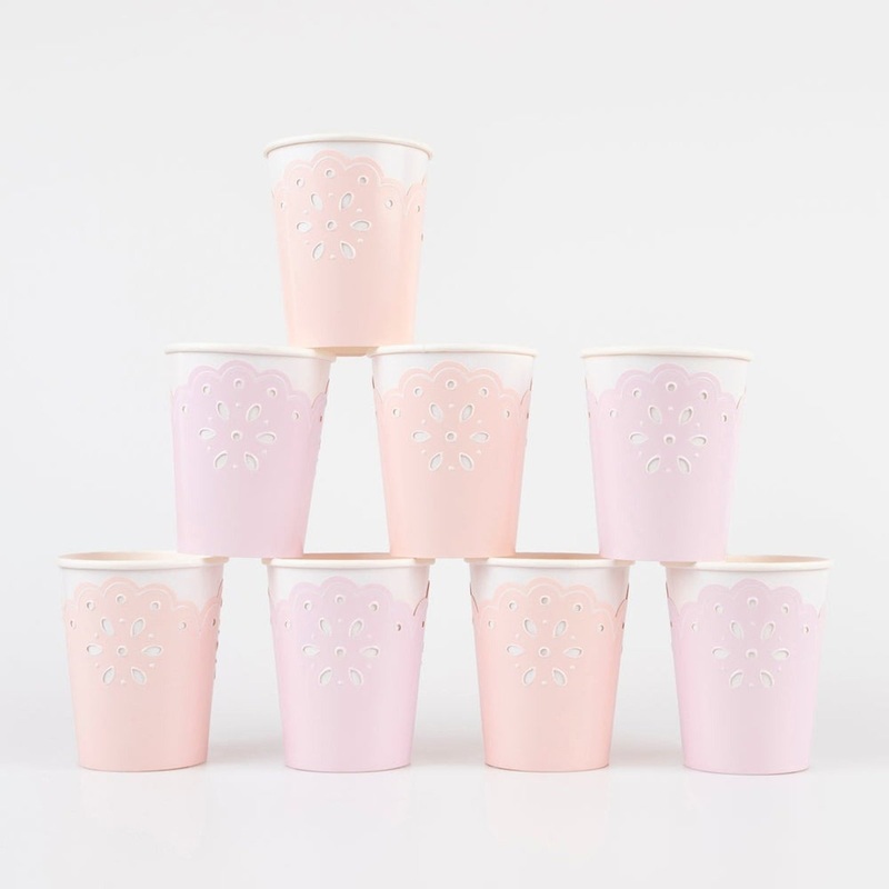 Broderie Anglaise Pastel Paper Cups 9 oz, 8 Count