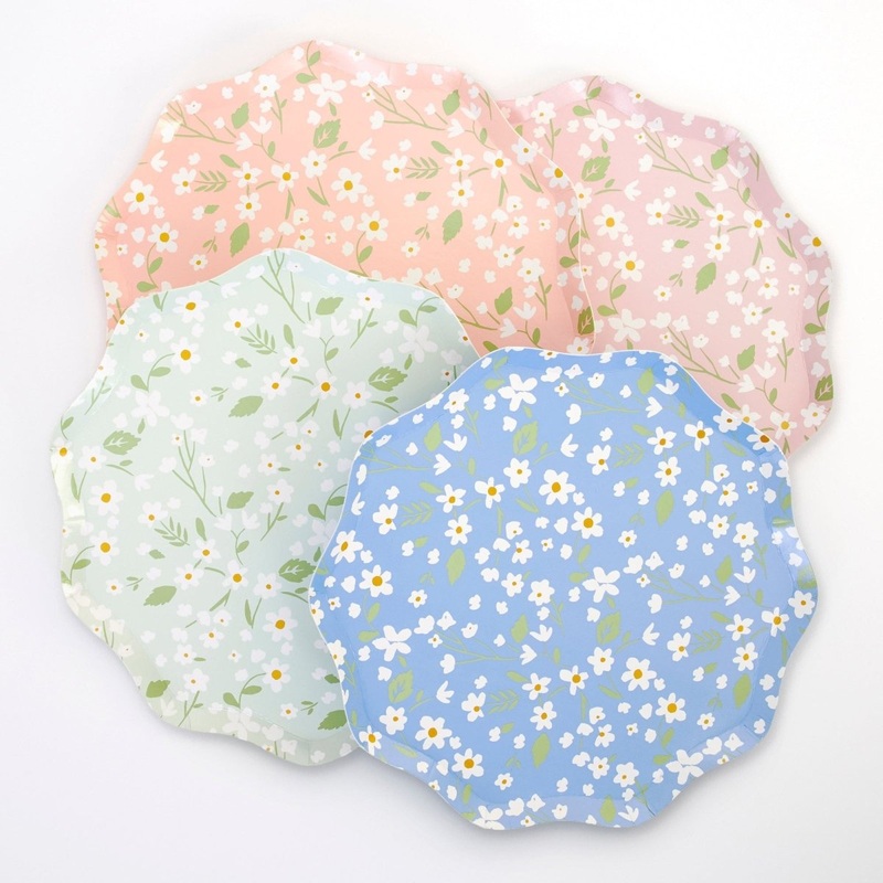 Ditsy Floral Large Scalloped Edge Lunch Paper Plates, 10.5 Inches, 12 Count