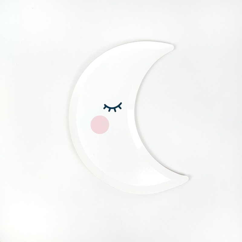 Large Moon-Shaped Lunch Paper Plates, 9 Inches, 8 Count